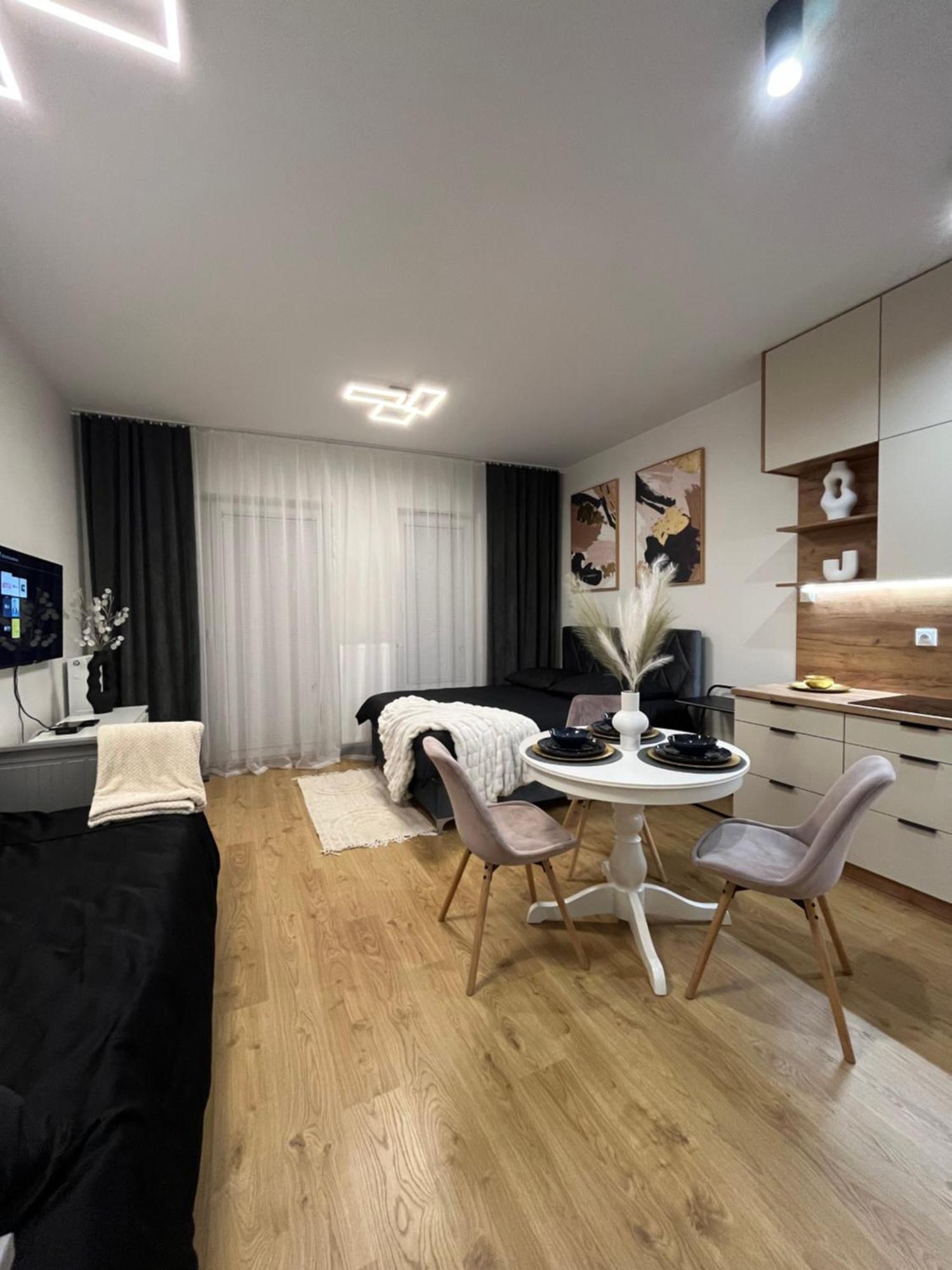 Apartament Nova Klonova Porto Kielce Esterno foto