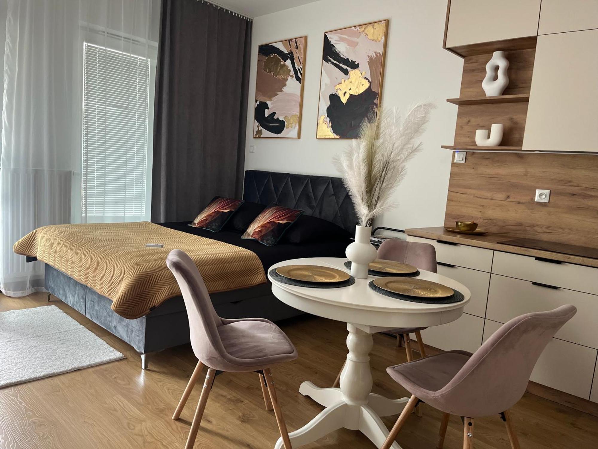 Apartament Nova Klonova Porto Kielce Esterno foto